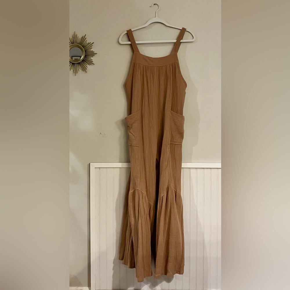 NWOT Ces Femme Carmel Jumpsuit with Pockets and Ruffle Hem & Adjustable Straps